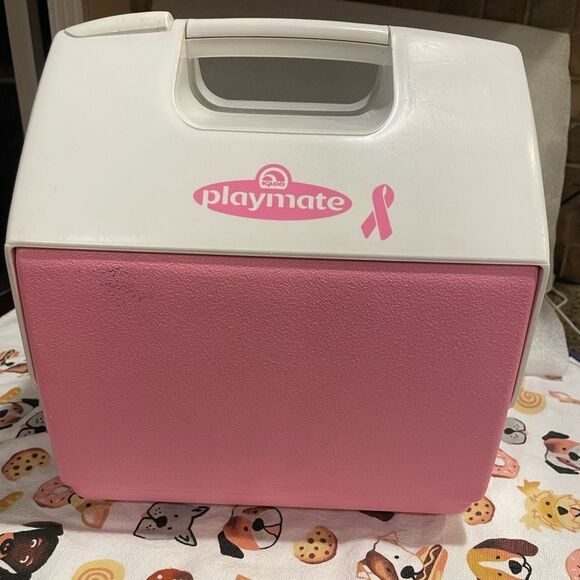 Igloo Playmate Pink Lunch Cooler 7 Quart - Picture 1 of 15